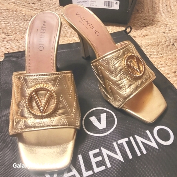 Valentino Venere Leather Sandal sz. 10 color: Gold - Picture 1 of 9